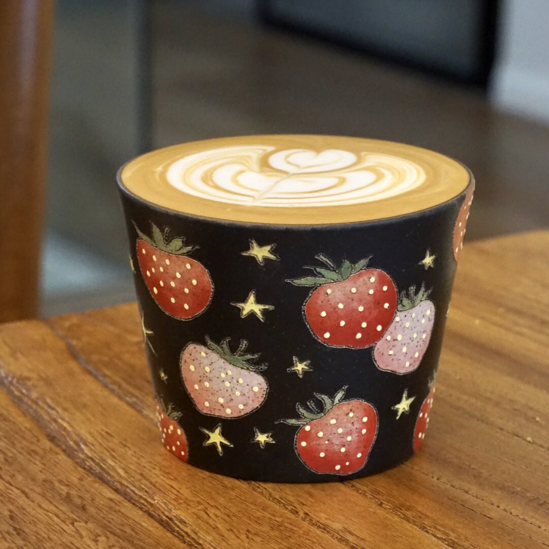 M030 Midnight Strawberry Bloom Mug – 8.5oz / 250ml