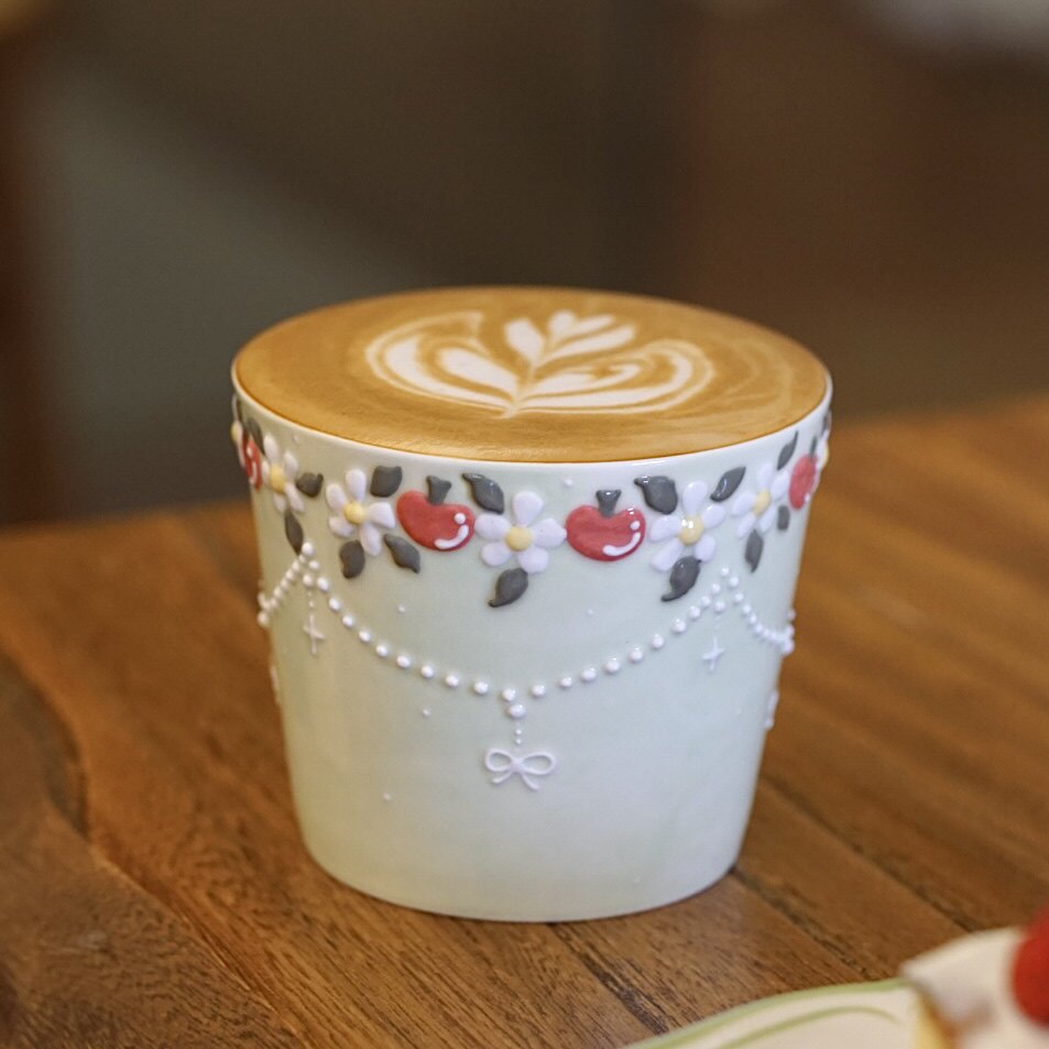 M074 Sage Garland Blossom Mug – 8.1oz / 240ml