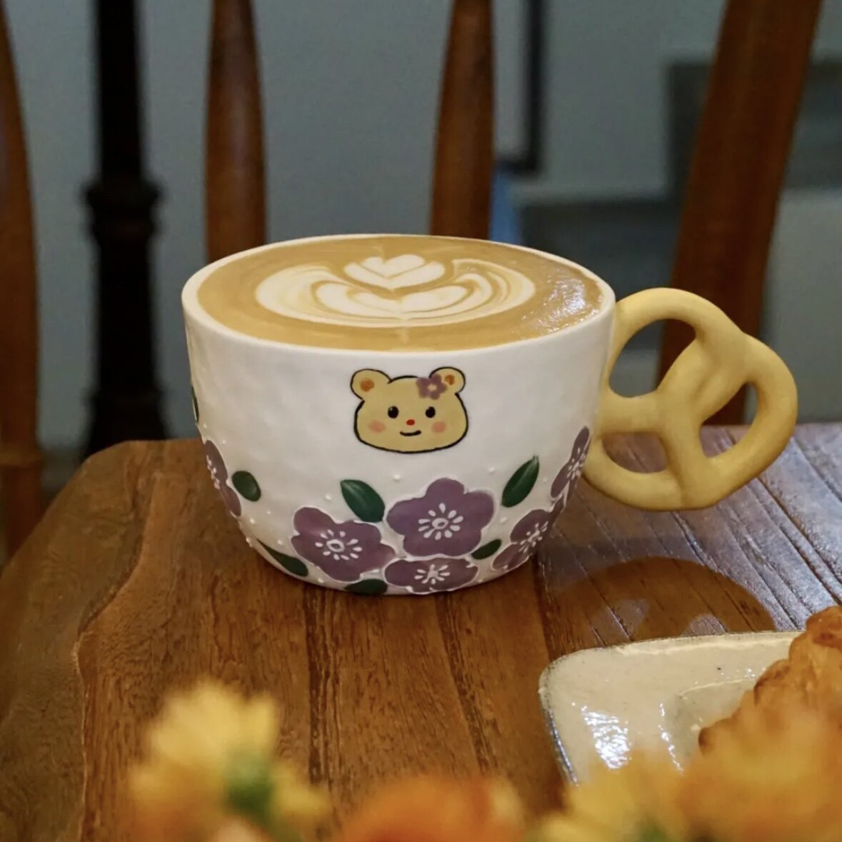 M078 Pretzel Bear Blossom Mug – 9.5oz / 280ml