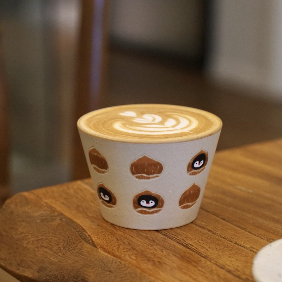 M049 Chestnut Penguin Mug – 9.5oz / 280ml