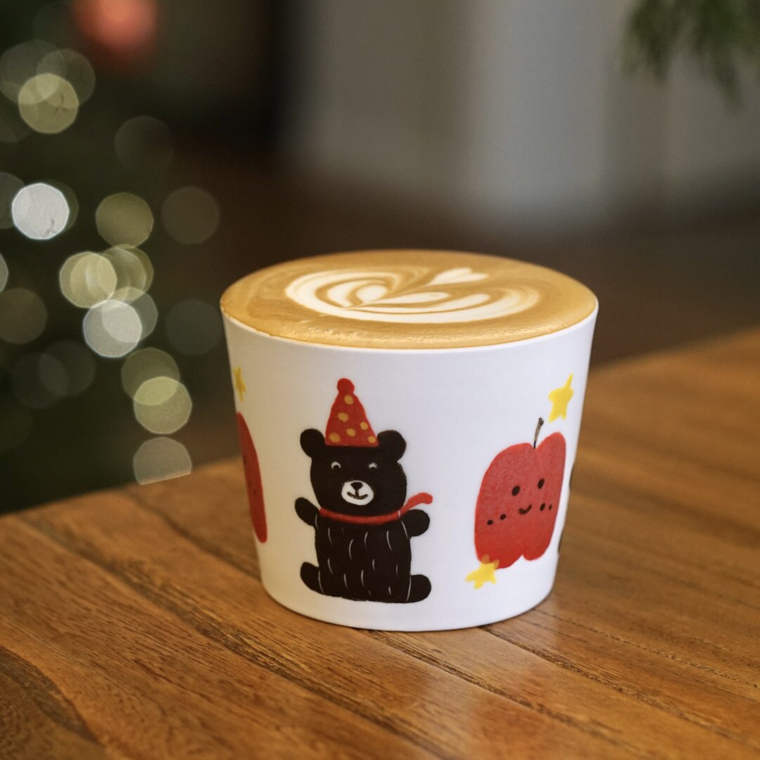 M046 Apple Bear Picnic Mug – 7.8oz / 230ml