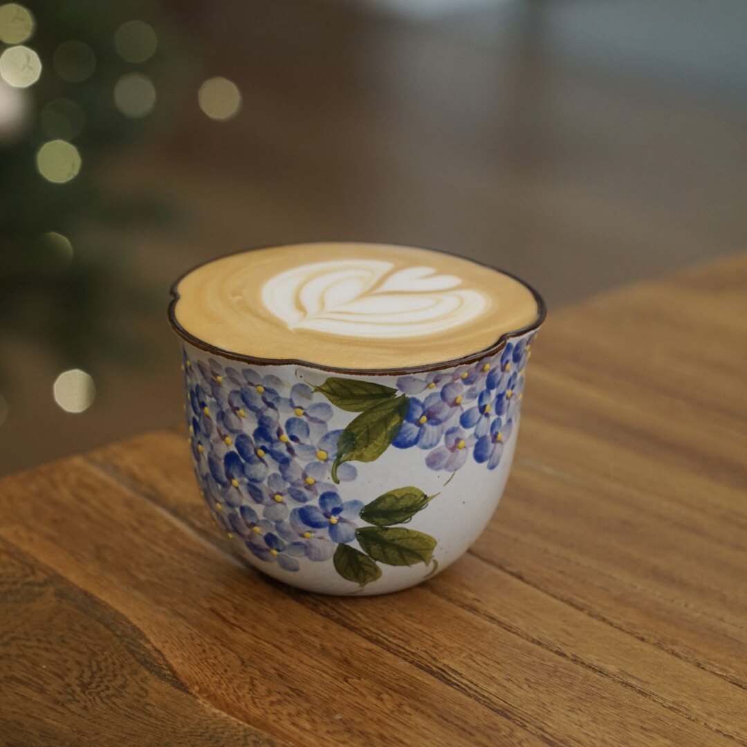 M031 Hydrangea Petal Mug – 8.1oz / 240ml