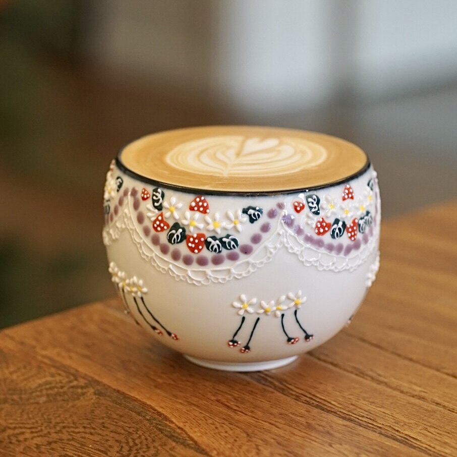 M008 Strawberry Lace Sonata Mug– 8.5oz / 250ml