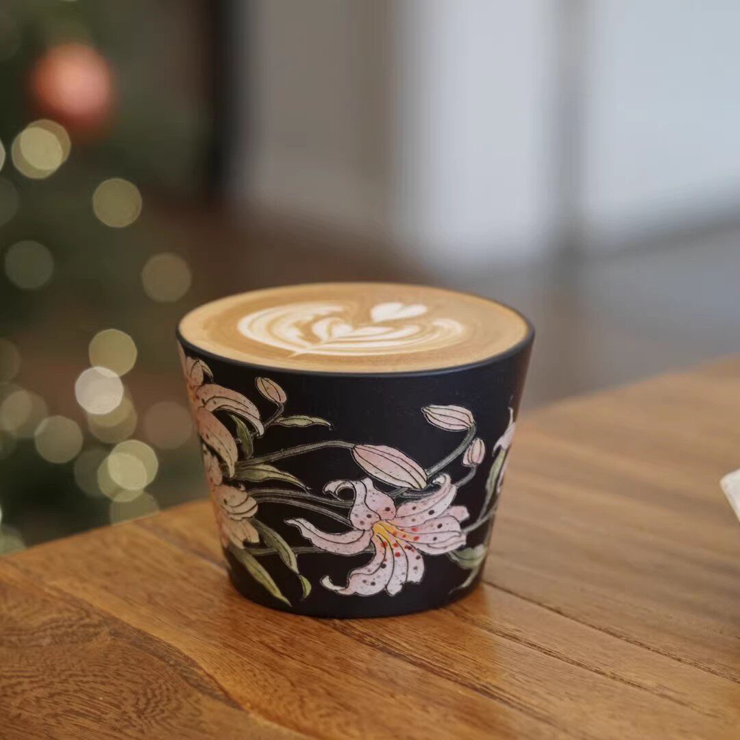 M040 Midnight Lily Bloom Mug – 8.5oz / 250ml