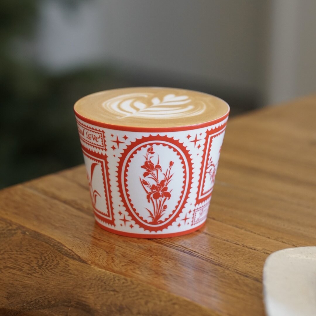 M079 Crimson Cameo Bloom Mug – 8.5oz / 250ml