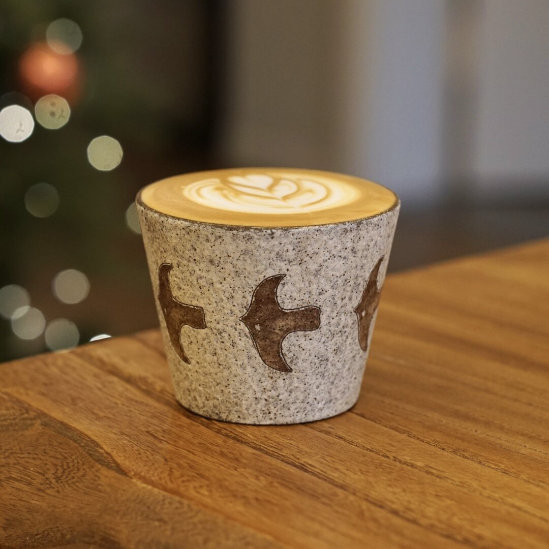 M009 Sandstone Flying Bird Mug – 8.8oz / 260ml