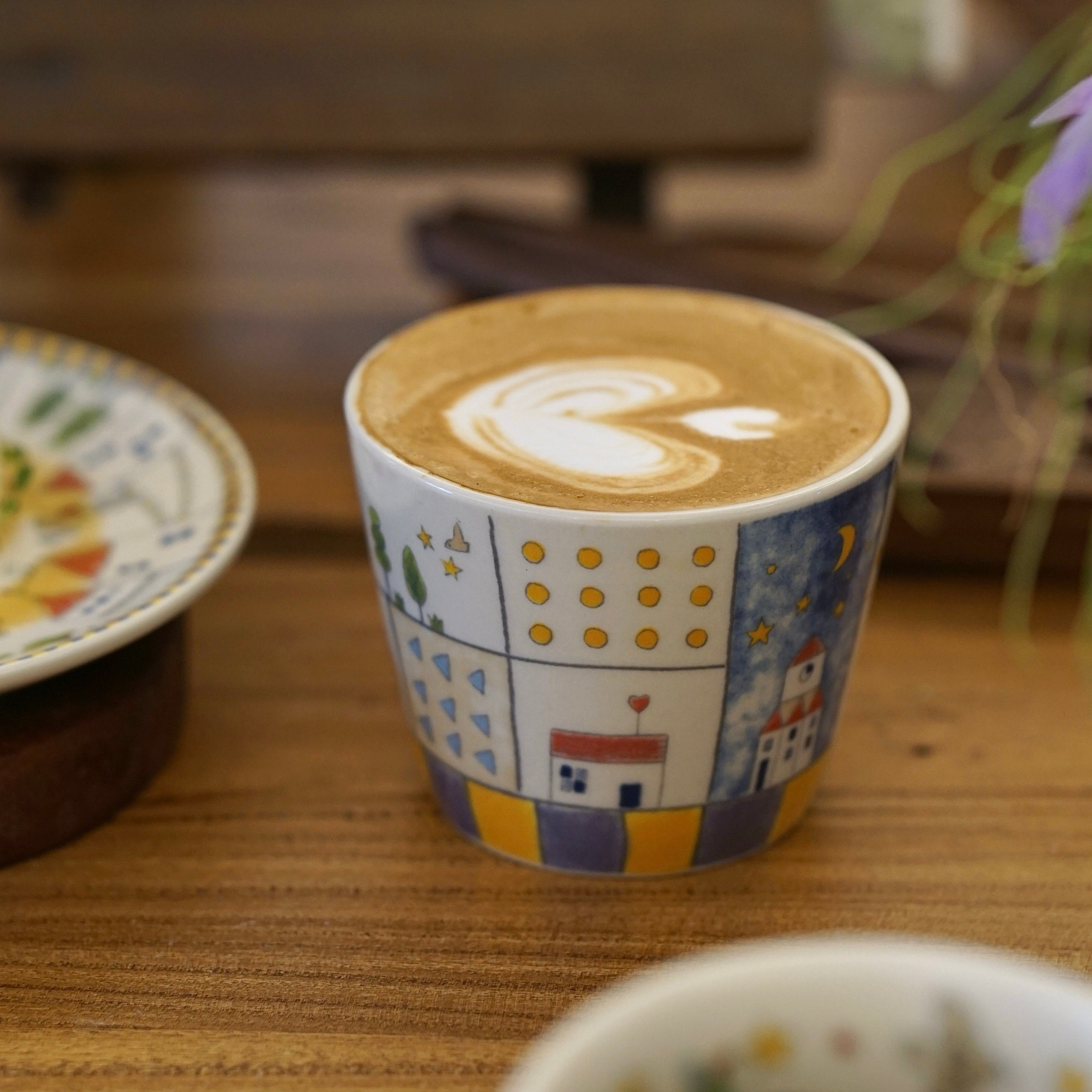 M027 Circus Reverie Mug – 8.8oz / 260ml