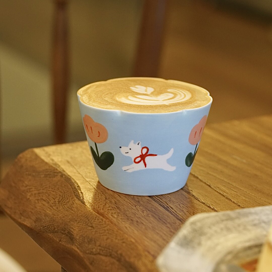 M058 Blush Tulip Puppy Mug – 9.5oz / 280ml