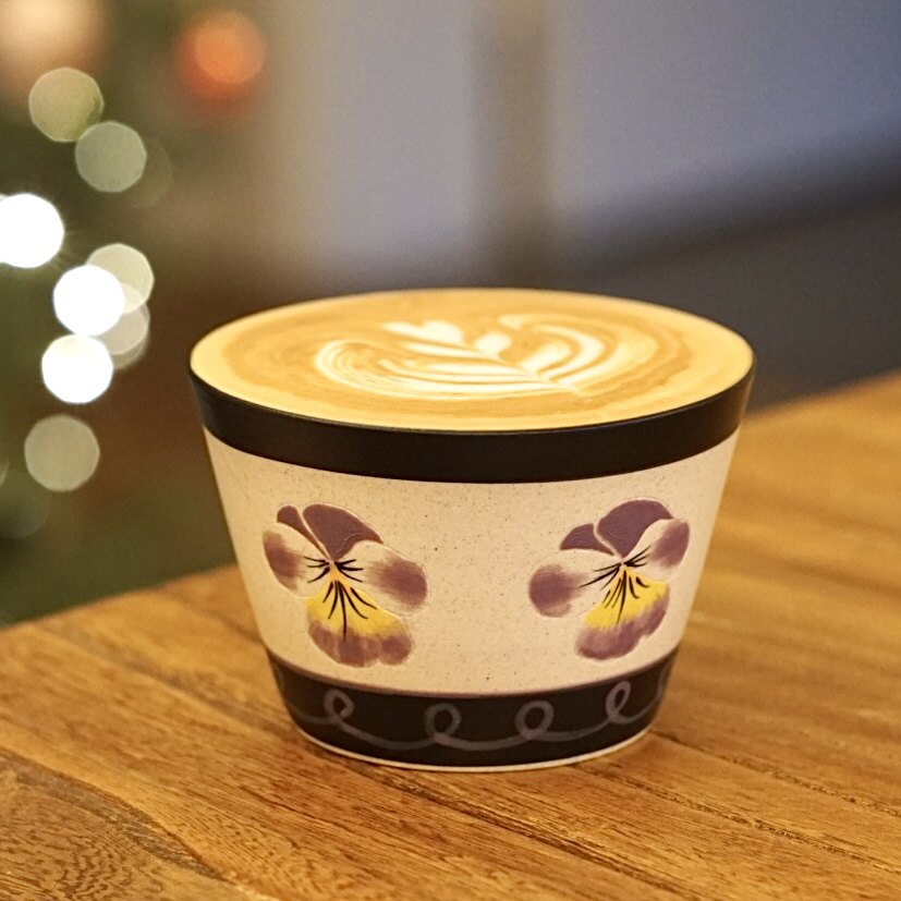 M069 Velvet Pansy Mug – 9.5oz / 280ml