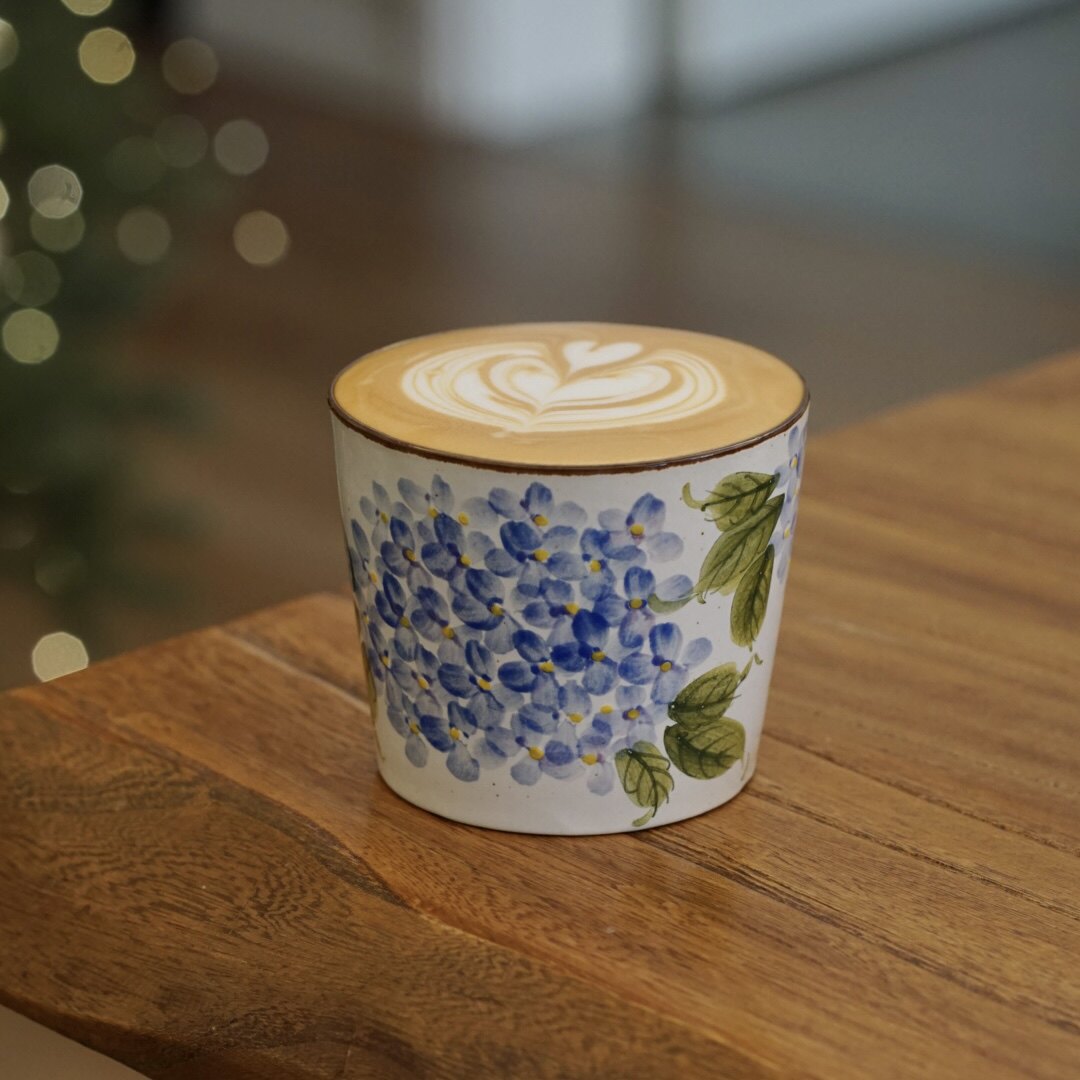 M031 Hydrangea Petal Mug – 8.1oz / 240ml