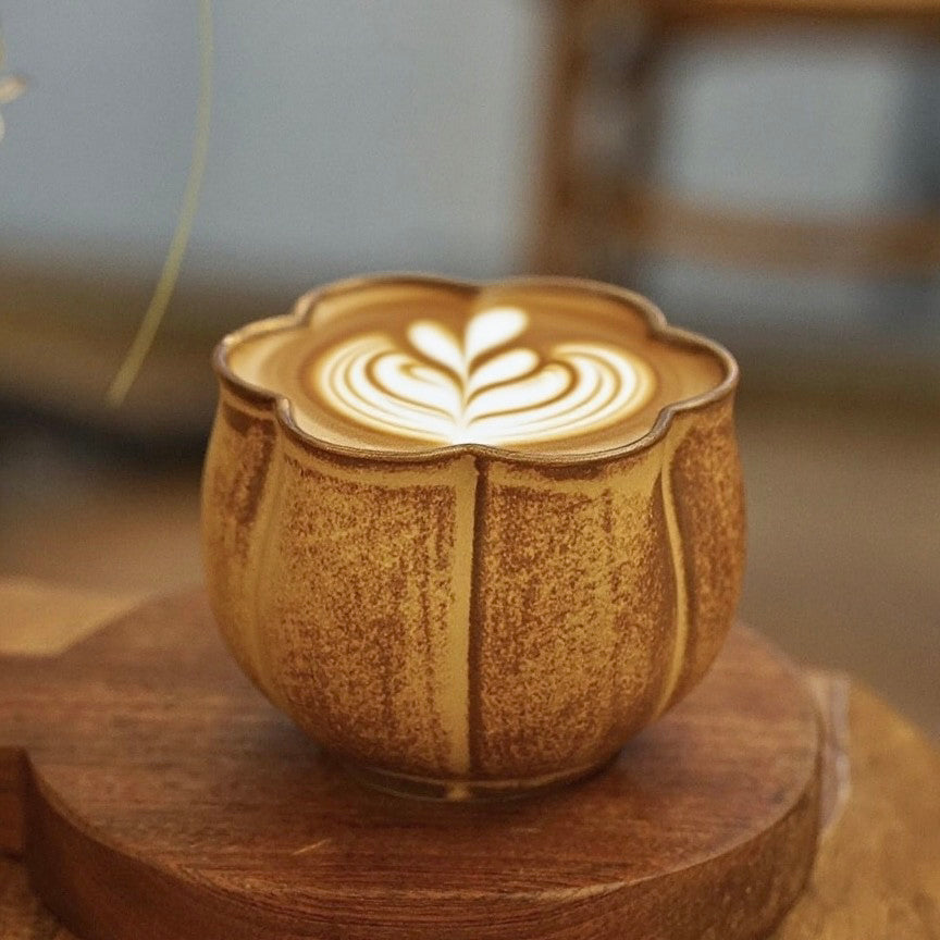 M006 Vintage Lily Bell Mug – 8.5oz / 250ml
